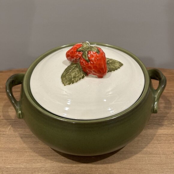 Metlox Poppytrail California Strawberry 8 1/2" Covered Vegetable Server Dish - Picture 2 of 6